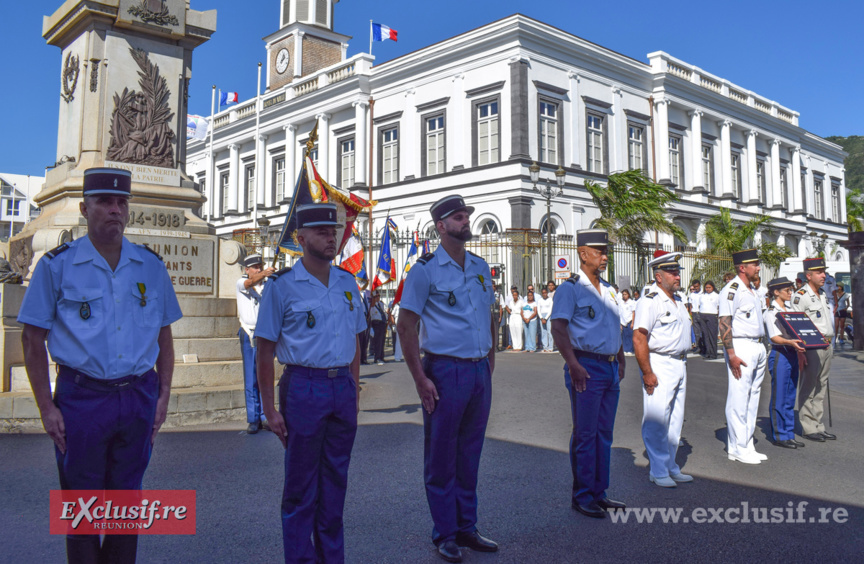 Monument aux Morts de Saint-Denis: commémoration de la victoire de 1945 Monument aux Morts de Saint-Denis: commémoration de la victoire de 1945