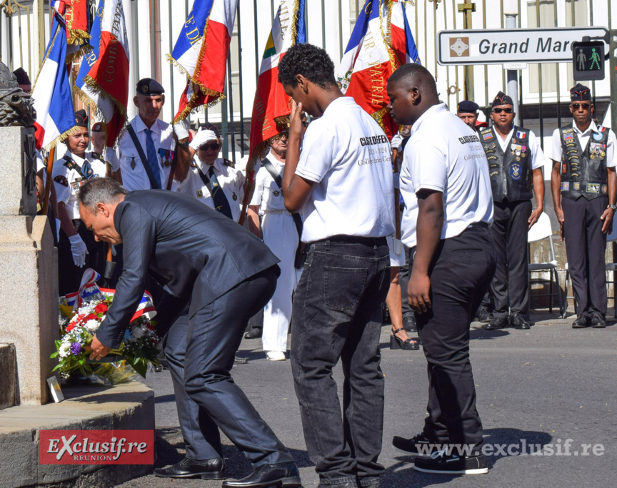 Monument aux Morts de Saint-Denis: commémoration de la victoire de 1945 Monument aux Morts de Saint-Denis: commémoration de la victoire de 1945