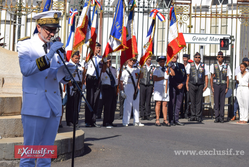 Monument aux Morts de Saint-Denis: commémoration de la victoire de 1945 Monument aux Morts de Saint-Denis: commémoration de la victoire de 1945