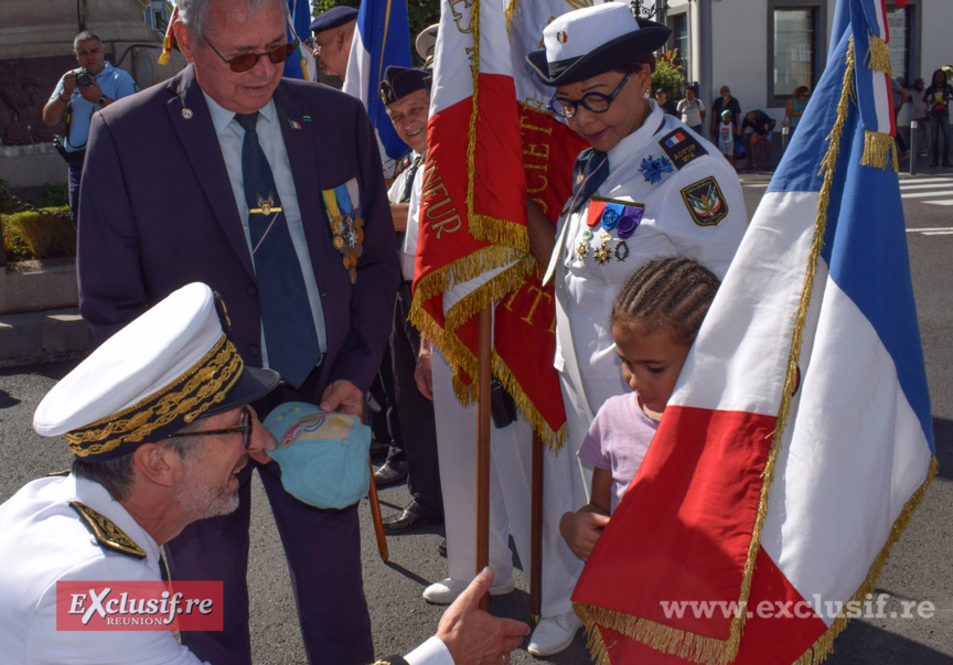 Monument aux Morts de Saint-Denis: commémoration de la victoire de 1945 Monument aux Morts de Saint-Denis: commémoration de la victoire de 1945