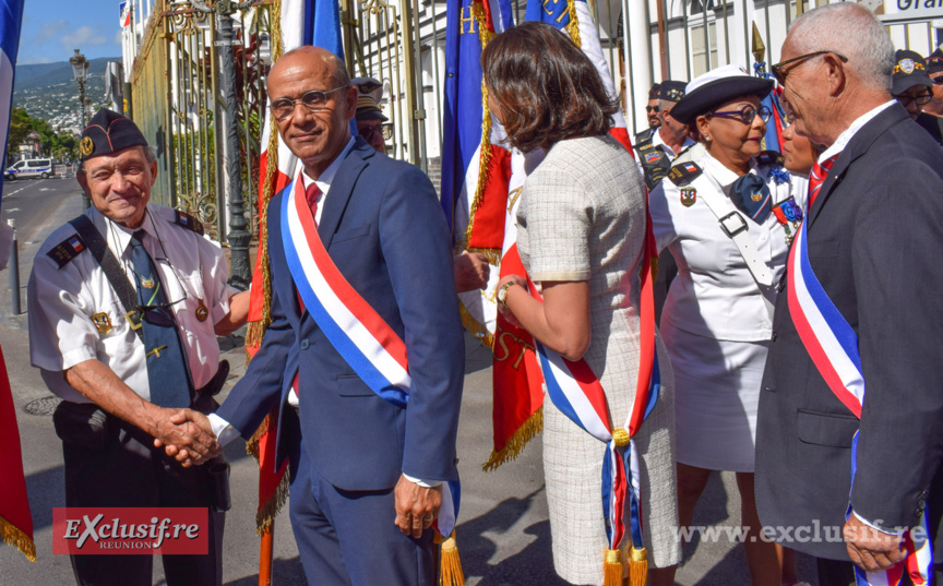 Monument aux Morts de Saint-Denis: commémoration de la victoire de 1945 Monument aux Morts de Saint-Denis: commémoration de la victoire de 1945