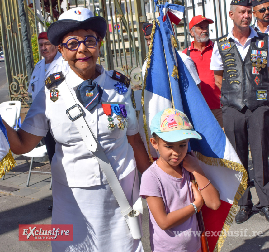 Monument aux Morts de Saint-Denis: commémoration de la victoire de 1945 Monument aux Morts de Saint-Denis: commémoration de la victoire de 1945