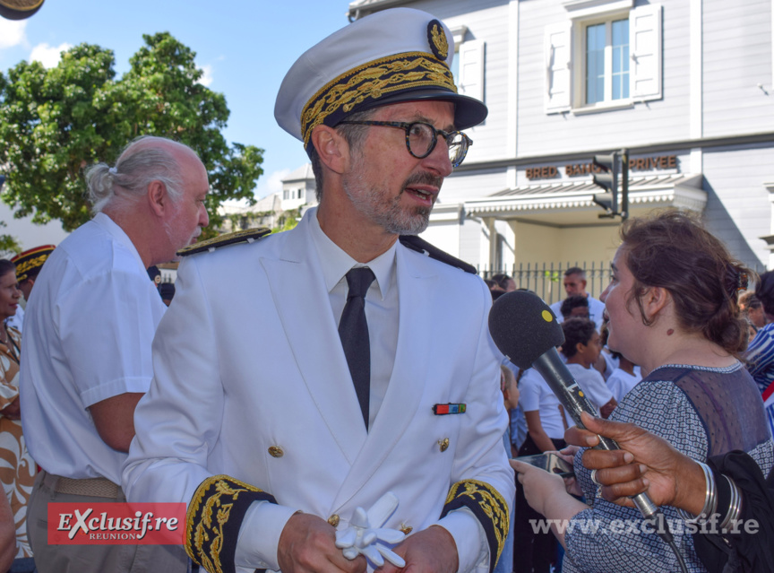 Monument aux Morts de Saint-Denis: commémoration de la victoire de 1945 Monument aux Morts de Saint-Denis: commémoration de la victoire de 1945