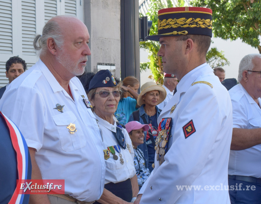 Monument aux Morts de Saint-Denis: commémoration de la victoire de 1945 Monument aux Morts de Saint-Denis: commémoration de la victoire de 1945