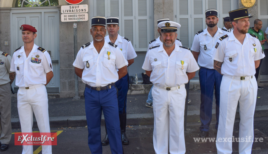 Monument aux Morts de Saint-Denis: commémoration de la victoire de 1945 Monument aux Morts de Saint-Denis: commémoration de la victoire de 1945