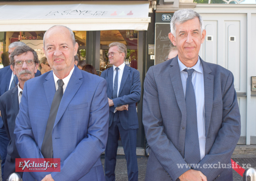 Monument aux Morts de Saint-Denis: commémoration de la victoire de 1945 Monument aux Morts de Saint-Denis: commémoration de la victoire de 1945