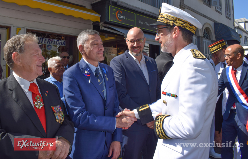 Monument aux Morts de Saint-Denis: commémoration de la victoire de 1945 Monument aux Morts de Saint-Denis: commémoration de la victoire de 1945
