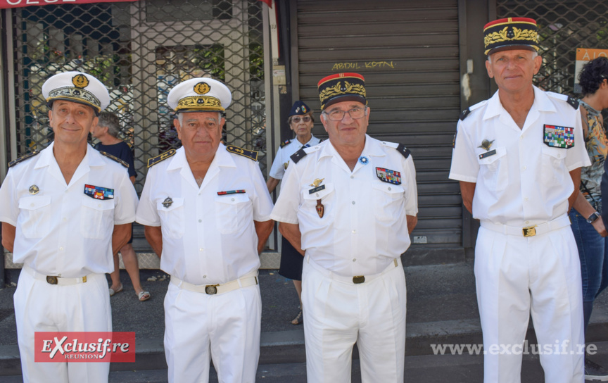 Monument aux Morts de Saint-Denis: commémoration de la victoire de 1945 Monument aux Morts de Saint-Denis: commémoration de la victoire de 1945