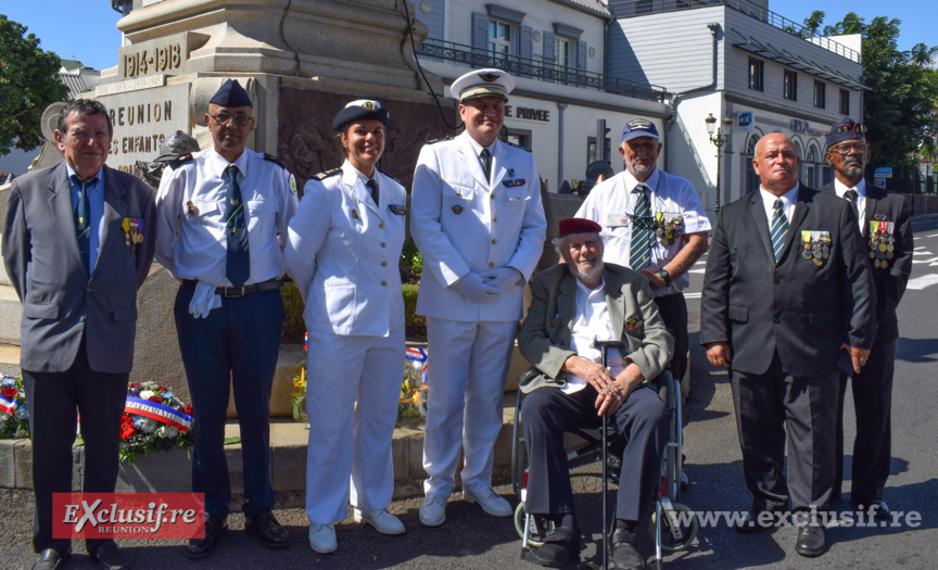 Monument aux Morts de Saint-Denis: commémoration de la victoire de 1945 Monument aux Morts de Saint-Denis: commémoration de la victoire de 1945