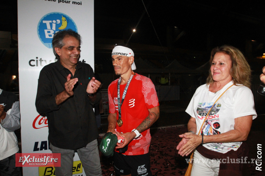 Hassen Patel, Patrice Payet et les bravos de Marlène Chane See Chu, présidente du CAPC Hassen Patel, Patrice Payet et les bravos de Marlène Chane See Chu, présidente du CAPC