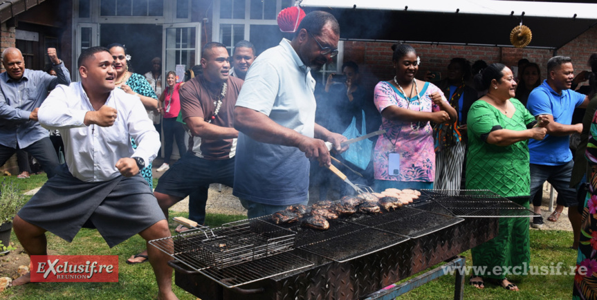 Les Wallisiens sont là aussi ! Danses traditionnelles autour du barbecue !