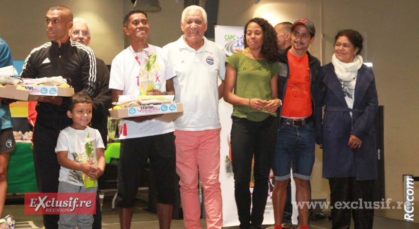 Le président de la LRA, Jean-Claude Prianon parmi les officiels et les champions du jour