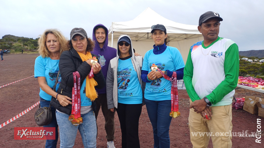 Les bénévoles attendant l'arrivée des coureurs Les bénévoles attendant l'arrivée des coureurs