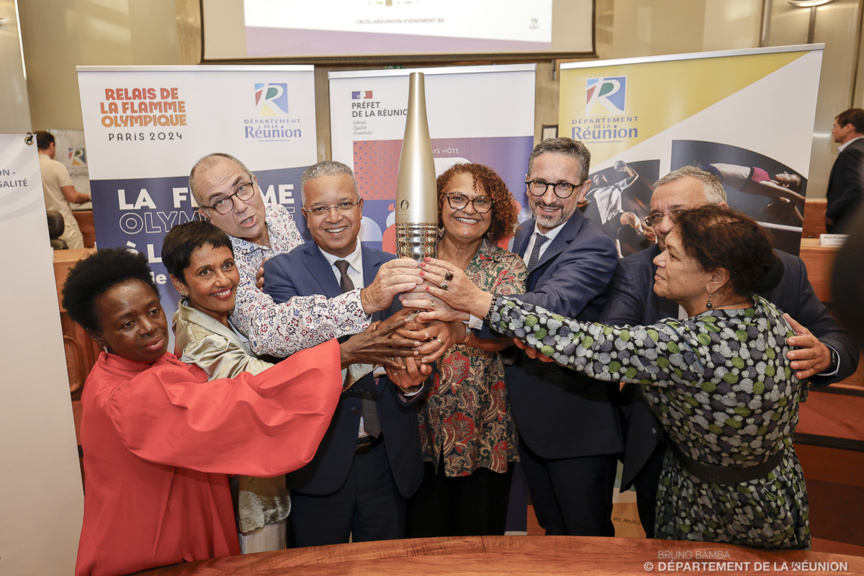 La photo symbolique avec les différents partenaires