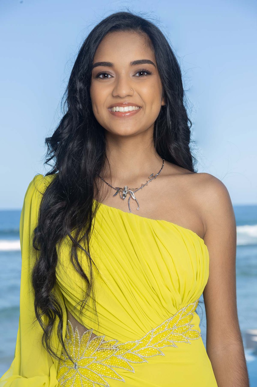 2. Céleste Collet – 19 ans, 1,71m – Bras Panon - Veut faire une formation hôtesse de l'air 2. Céleste Collet – 19 ans, 1,71m – Bras Panon - Veut faire une formation hôtesse de l'air