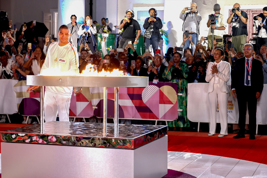 Daniel Narcisse a allumé le chaudron Daniel Narcisse a allumé le chaudron