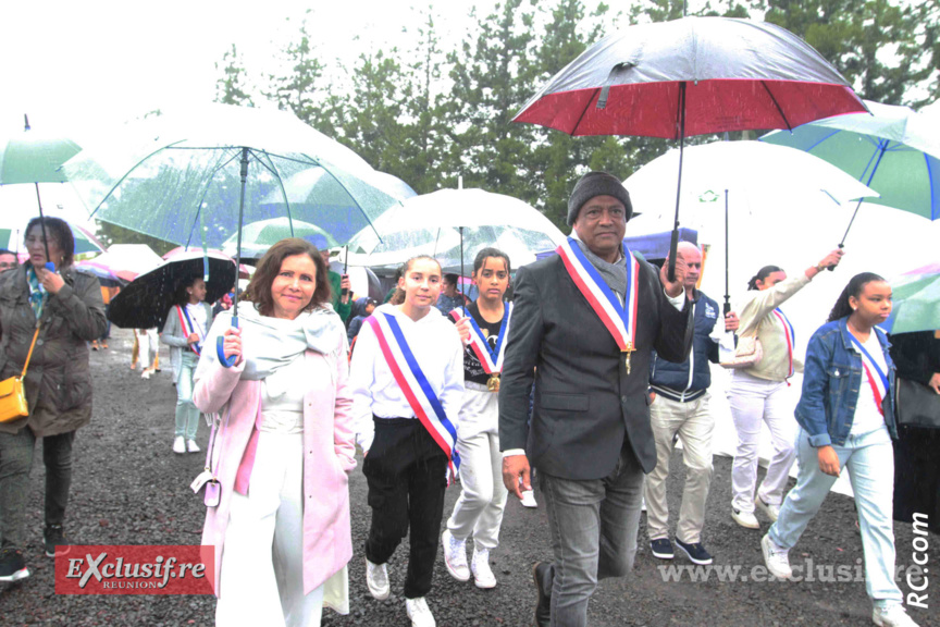 Le premier magistrat de la commune et son épouse Sophie ouvraient le défilé inaugural Le premier magistrat de la commune et son épouse Sophie ouvraient le défilé inaugural