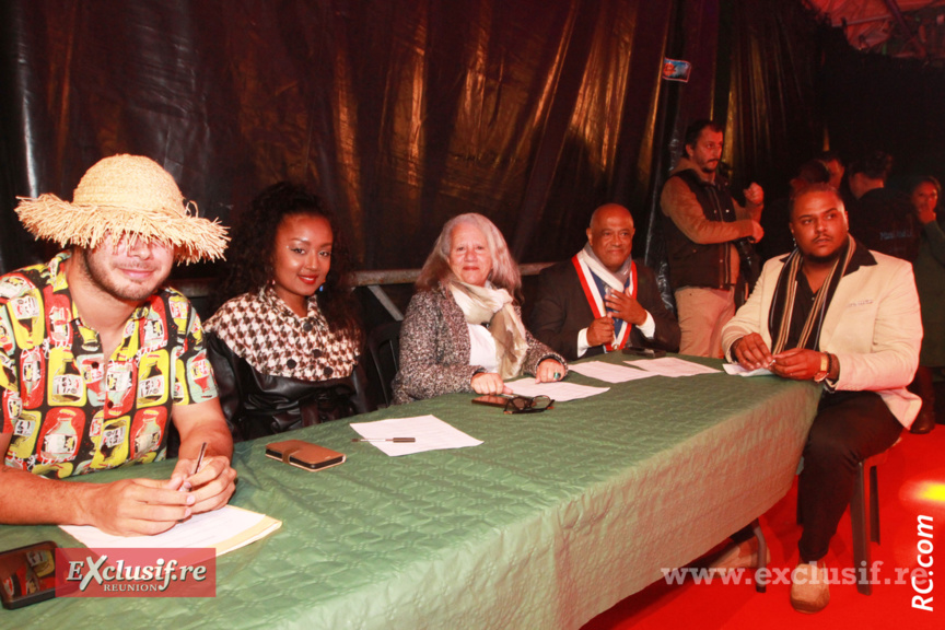 Le jury, très attentif aux «prestations» des candidates Le jury, très attentif aux «prestations» des candidates