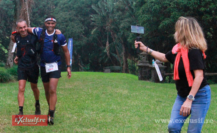 Bras dessus-bras dessous... Bras dessus-bras dessous...