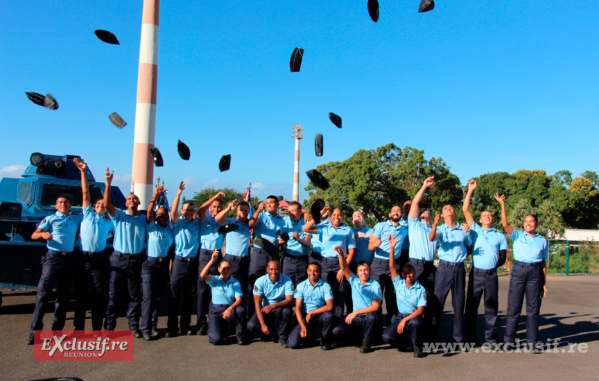 Le traditionnel lancer de bérets! Le traditionnel lancer de bérets!
