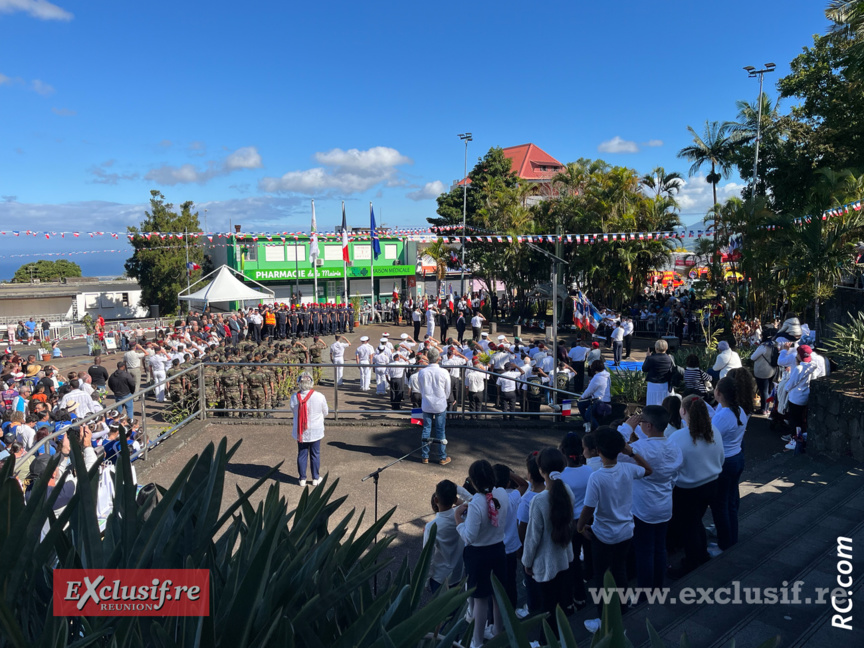 Dépôt de gerbes au monument aux morts Dépôt de gerbes au monument aux morts