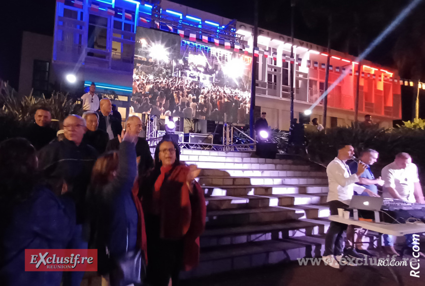 Projection sur grand écran d'un film dédié au sport Tamponnais, dans le cadre des JIOI de Paris Projection sur grand écran d'un film dédié au sport Tamponnais, dans le cadre des JIOI de Paris