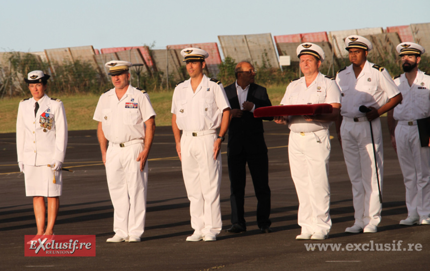 Base Aérienne 181: la lieutenant-colonel Karine Gauthier prend le commandement Base Aérienne 181: la lieutenant-colonel Karine Gauthier prend le commandement