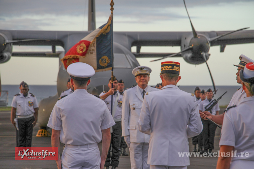Base Aérienne 181: la lieutenant-colonel Karine Gauthier prend le commandement Base Aérienne 181: la lieutenant-colonel Karine Gauthier prend le commandement