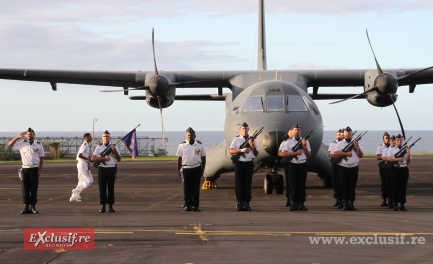 Base Aérienne 181: la lieutenant-colonel Karine Gauthier prend le commandement Base Aérienne 181: la lieutenant-colonel Karine Gauthier prend le commandement