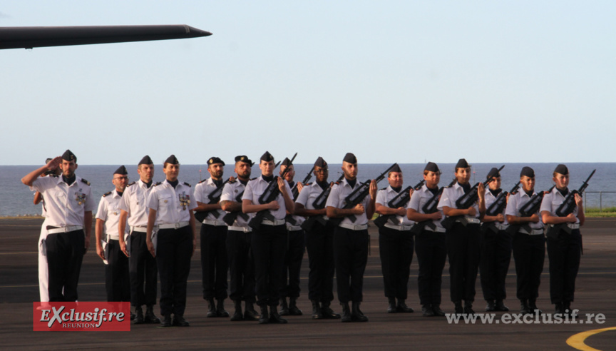 Base Aérienne 181: la lieutenant-colonel Karine Gauthier prend le commandement Base Aérienne 181: la lieutenant-colonel Karine Gauthier prend le commandement