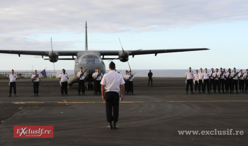 Base Aérienne 181: la lieutenant-colonel Karine Gauthier prend le commandement Base Aérienne 181: la lieutenant-colonel Karine Gauthier prend le commandement