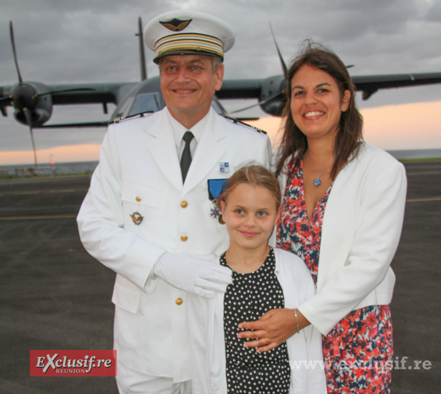 Base Aérienne 181: la lieutenant-colonel Karine Gauthier prend le commandement Base Aérienne 181: la lieutenant-colonel Karine Gauthier prend le commandement
