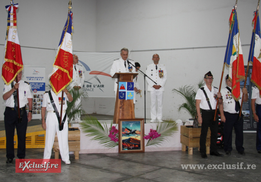 Base Aérienne 181: la lieutenant-colonel Karine Gauthier prend le commandement Base Aérienne 181: la lieutenant-colonel Karine Gauthier prend le commandement