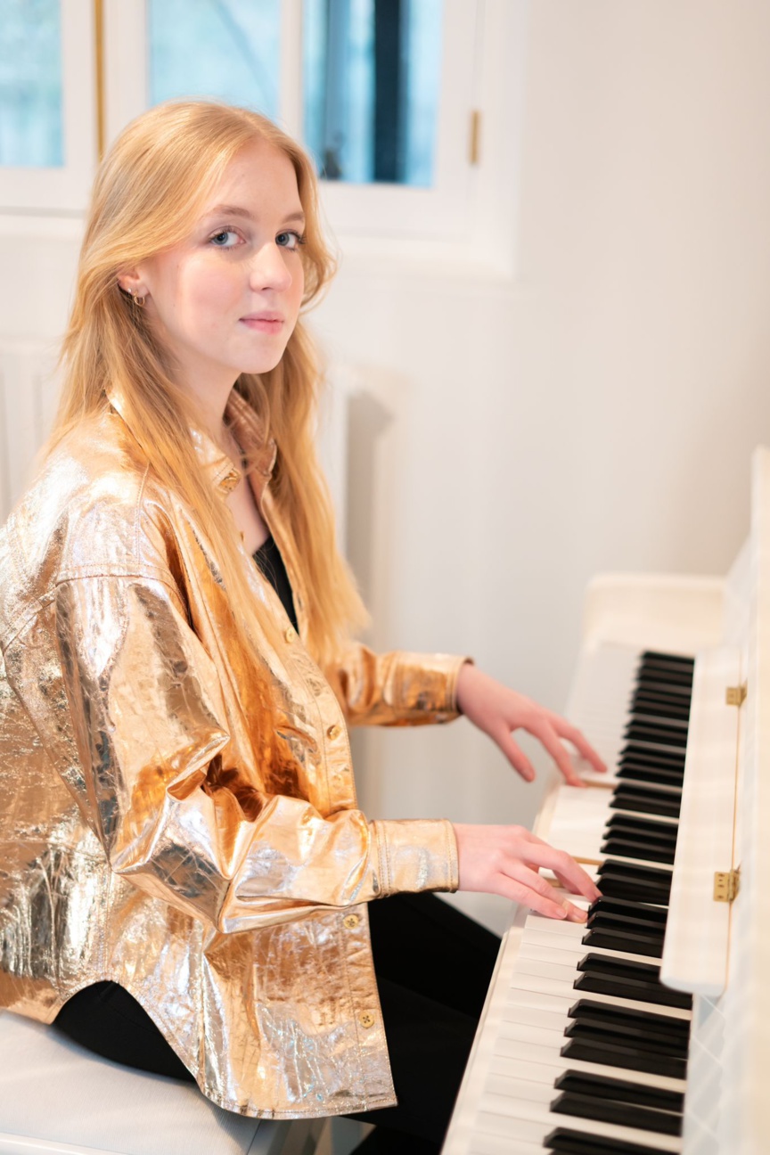 La chanteuse Ambre Ever (The Voice saison 13) en prestations à La Réunion La chanteuse Ambre Ever (The Voice saison 13) en prestations à La Réunion