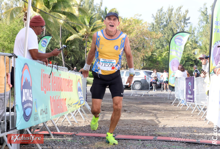 Jean-Marc Hardy a pris goût : après les 42,195km du Marathon Pour Tous, il a cette fois-ci abordé le semi-marathon Jean-Marc Hardy a pris goût : après les 42,195km du Marathon Pour Tous, il a cette fois-ci abordé le semi-marathon