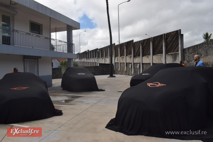 Véhicules cachés avant dévoilement... Véhicules cachés avant dévoilement...