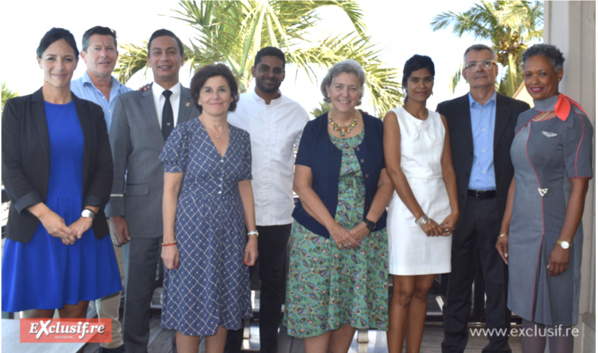 Emmanuelle Naoures, directrice Image et Communication, Nicolas Jublot, responsable Catering Air Austral, Frédéric Schild-Knecht, chef de cabine, Claire Tabakian, directrice exécutive Commercial et Alliance, chef Kevene Marimoutou, Isabelle Birem, directrice exécutive Considération Client, Mohsina Akhoun, responsable Communication Hors-Médias, Bertrand Guyon, directeur régional Servair Réunion, et Marie-Jeanne Moralo, cheffe de cabine Emmanuelle Naoures, directrice Image et Communication, Nicolas Jublot, responsable Catering Air Austral, Frédéric Schild-Knecht, chef de cabine, Claire Tabakian, directrice exécutive Commercial et Alliance, chef Kevene Marimoutou, Isabelle Birem, directrice exécutive Considération Client, Mohsina Akhoun, responsable Communication Hors-Médias, Bertrand Guyon, directeur régional Servair Réunion, et Marie-Jeanne Moralo, cheffe de cabine