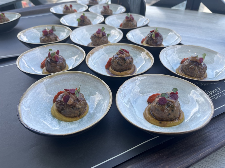 Repas dans l'avion: Air Austral dévoile ses nouveaux plats signés Kevene Marimoutou Repas dans l'avion: Air Austral dévoile ses nouveaux plats signés Kevene Marimoutou