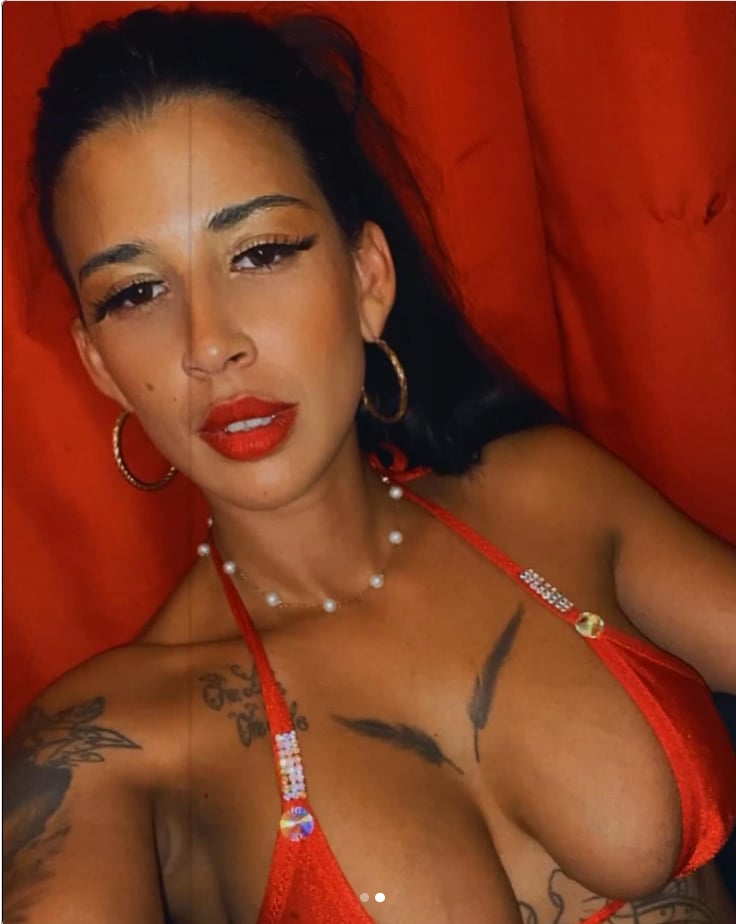 La regarder dans les yeux... La regarder dans les yeux...