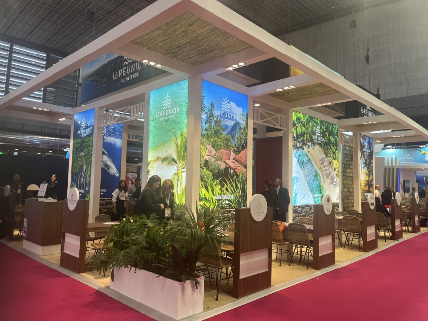 Le très beau stand de La Réunion à Top Résa (photo AP) Le très beau stand de La Réunion à Top Résa (photo AP)