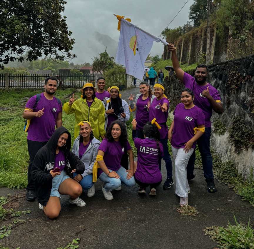 Les étudiants de l'IAE à Hell-Bourg pour une journée d'intégration Les étudiants de l'IAE à Hell-Bourg pour une journée d'intégration