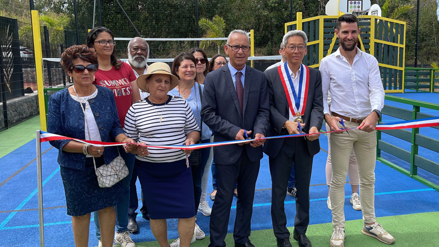 La coupure de ruban La coupure de ruban