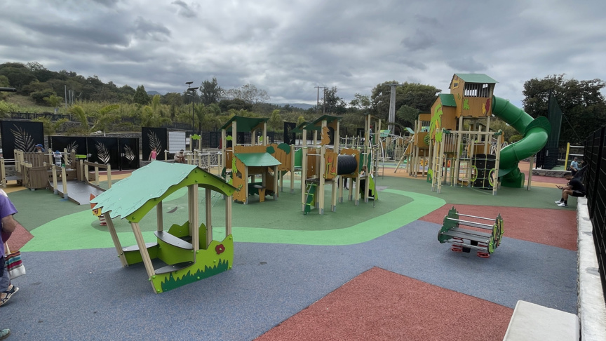 Inauguration d'une nouvelle aire de jeux multisports au Tampon