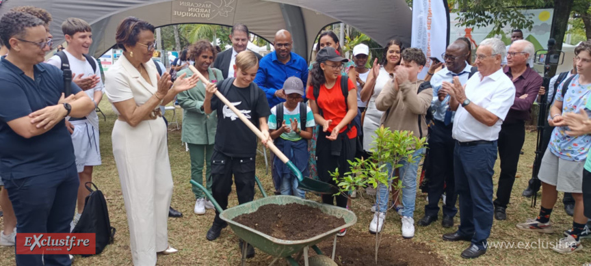 Le Département inaugure 3 bustes de botanistes au Jardin de l’Etat