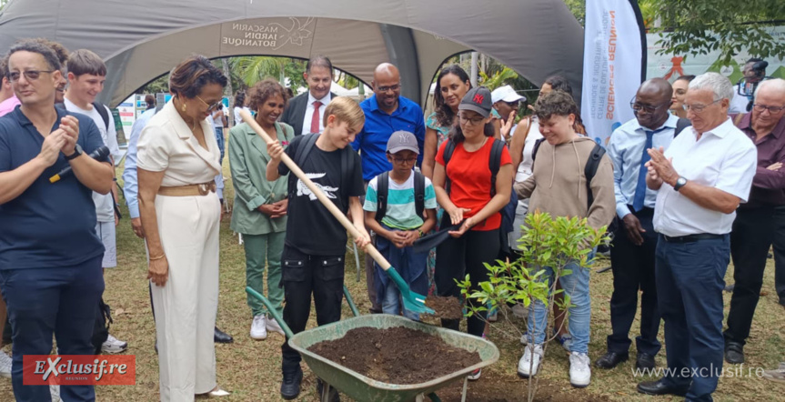 Le Département inaugure 3 bustes de botanistes au Jardin de l’Etat