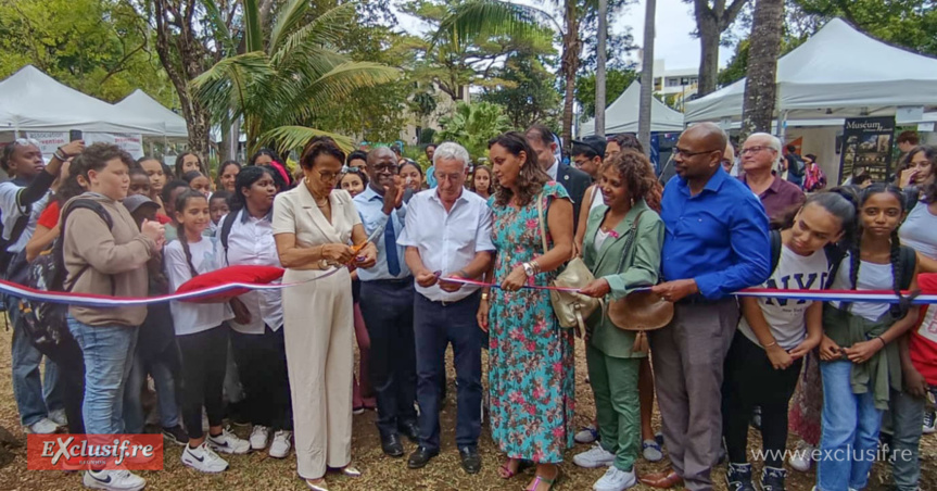 La coupure de ruban La coupure de ruban