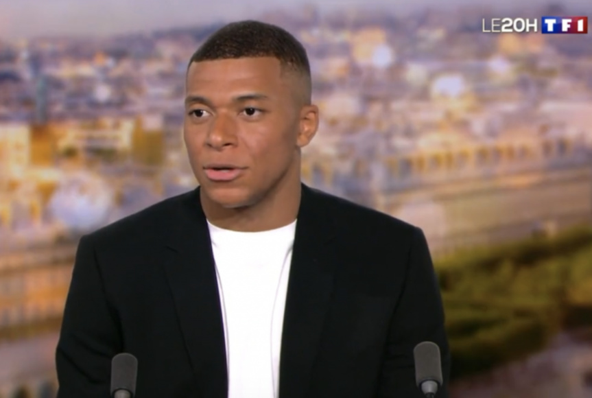 Kylian Mbappé fait la UNE de l'actualité (capture d'écran de TF1 mai 2022) Kylian Mbappé fait la UNE de l'actualité (capture d'écran de TF1 mai 2022)