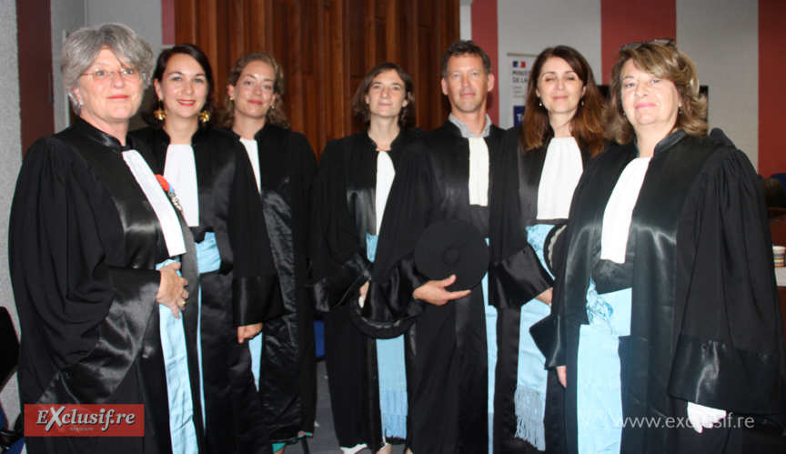 Les magistrates et le magistrat installé entourés par Véronique Denizot et Emmanuell Wacongne Les magistrates et le magistrat installé entourés par Véronique Denizot et Emmanuell Wacongne