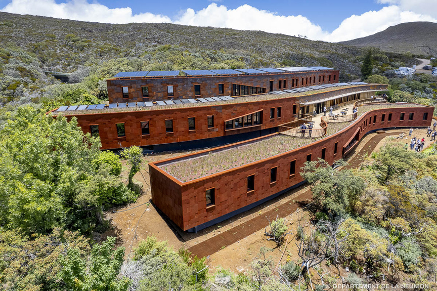 Un écrin touristique et écologique  au cœur du massif du Piton de la Fournaise Un écrin touristique et écologique  au cœur du massif du Piton de la Fournaise