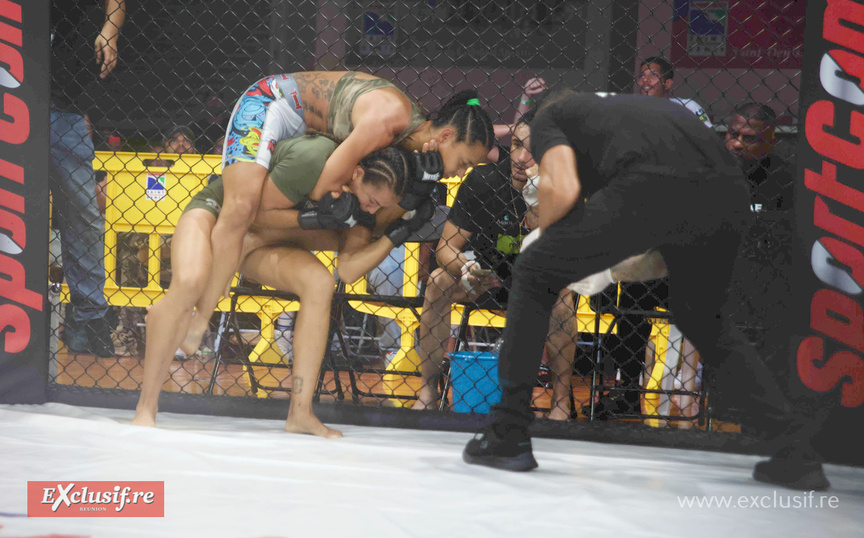 Samantha a attéqué d'entrée et n'a plus lâché son adversaire jusqu'à soumission Samantha a attéqué d'entrée et n'a plus lâché son adversaire jusqu'à soumission